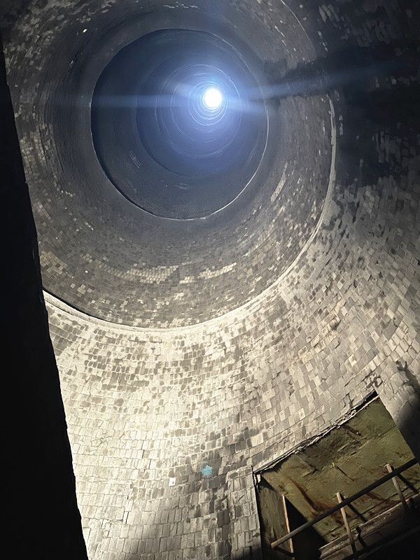 硼硅酸鹽泡沫玻璃磚在煙囪防腐中的“獨(dú)特”作用！